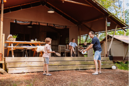 Manege bij Camping Samoza in het bos op de Veluwe VMP090